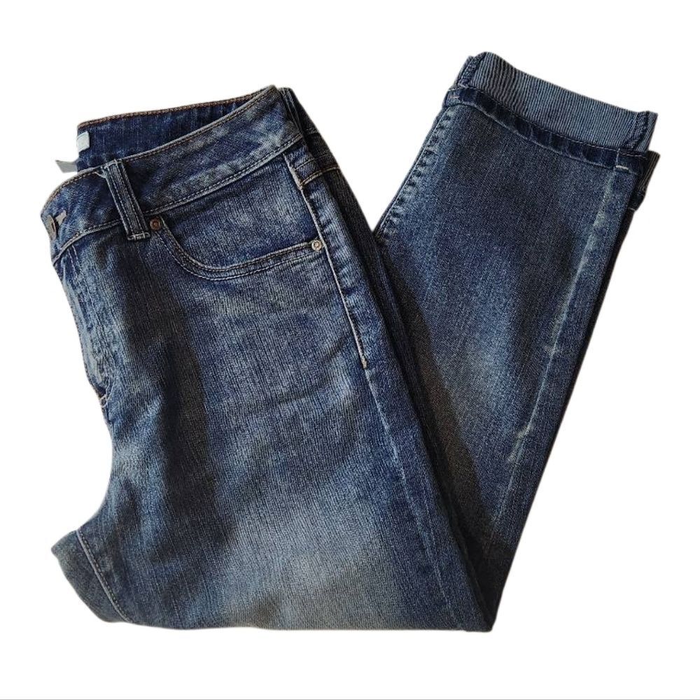 Cato Women's Blue‎ Denim Capri Pants Size 6